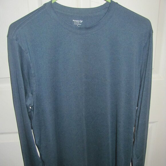 Old Navy Active Cloud Motion Blue Long Sleeve Tee Shirt. Size Medium. NWT - Picture 1 of 6